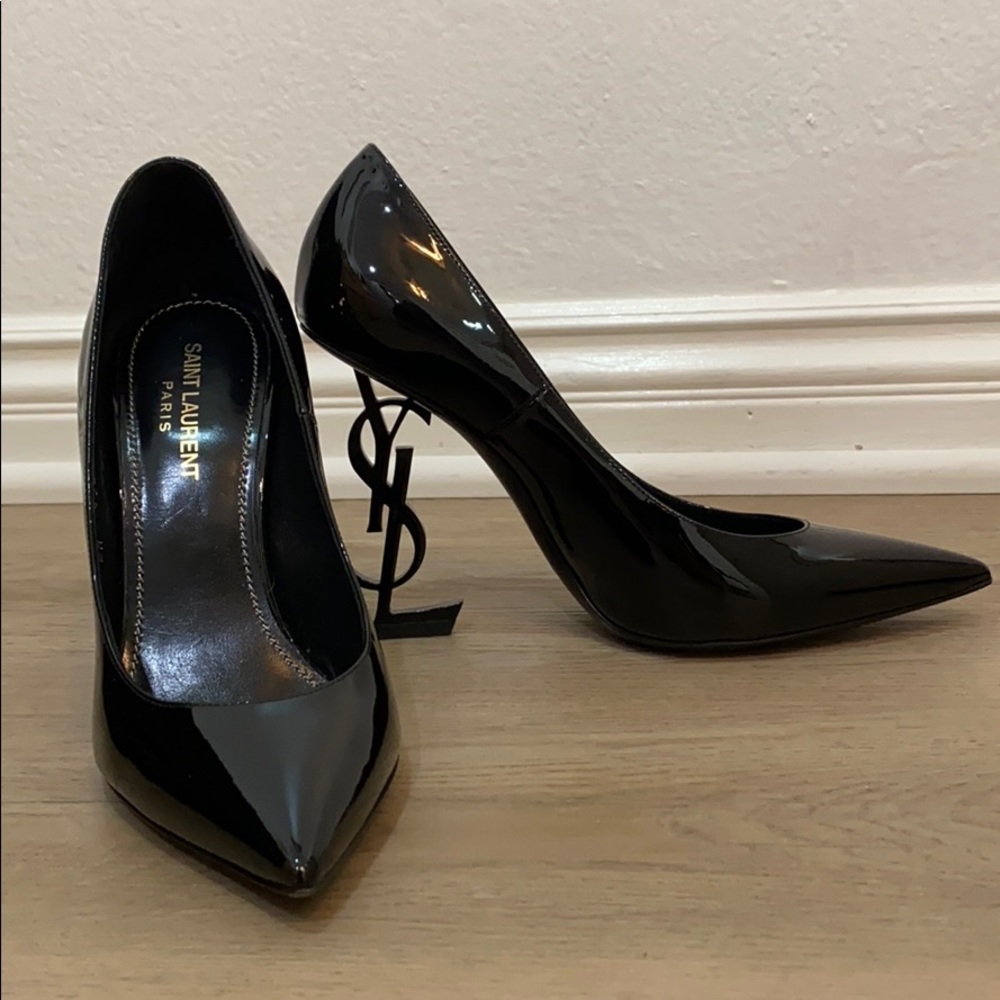 YSL OPYUM CLOSED TOED HEELS